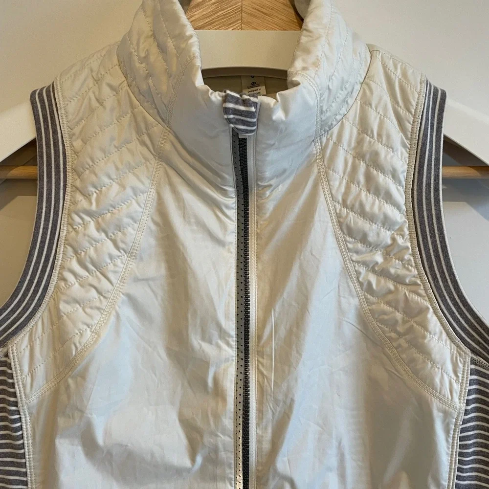 Lululemon Quilted Puffer Vest Cream Striped Sides Zip Front Womens‎ Size 6
